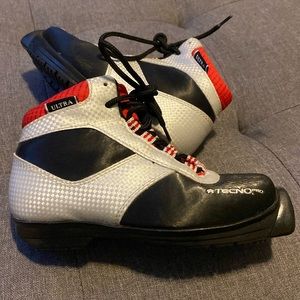 Tecno Pro Junior Cross Country Ski Boots Size 31 / Kids 13/13.5 SNS Profil XC